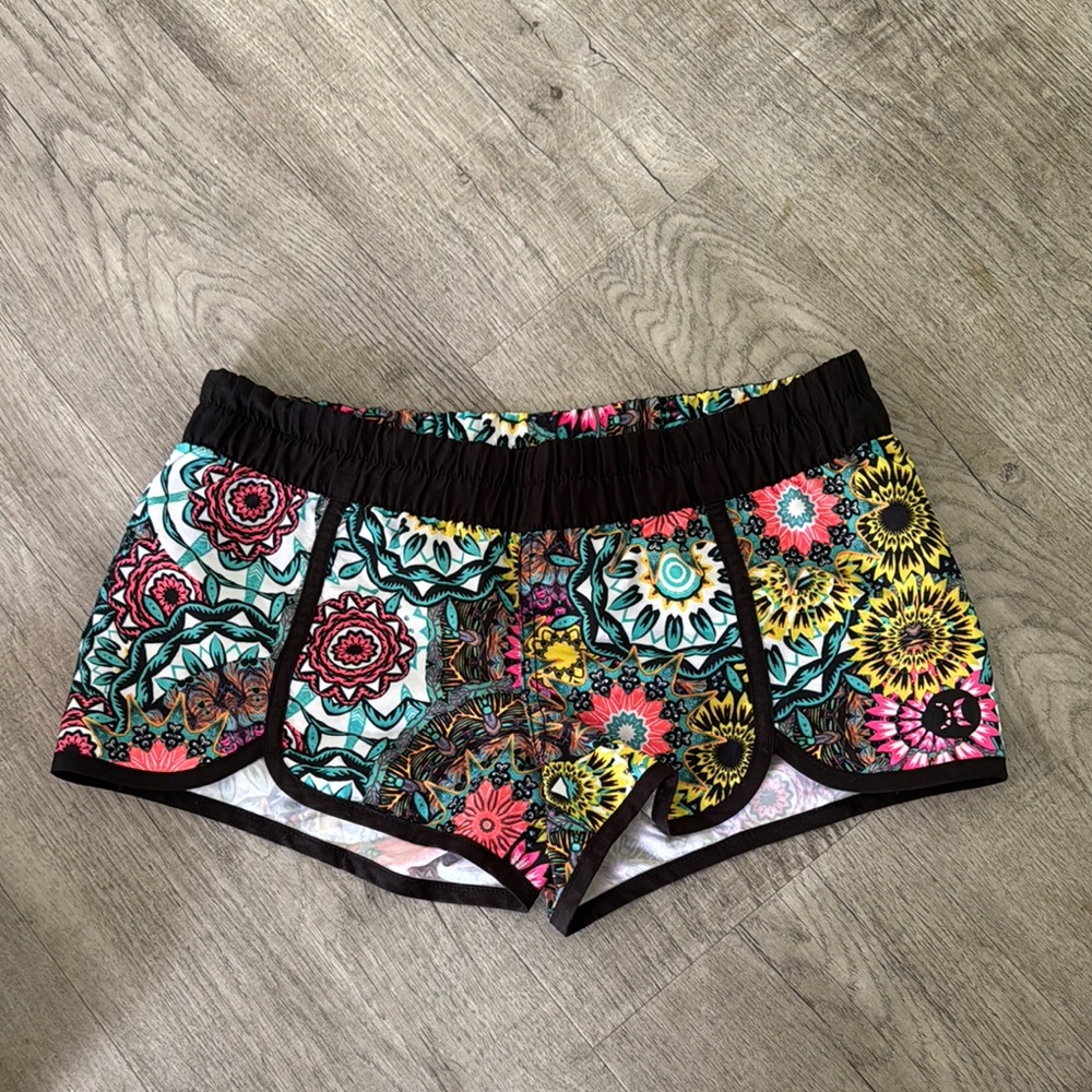 Hurley Floral Patterned Women's Shorts